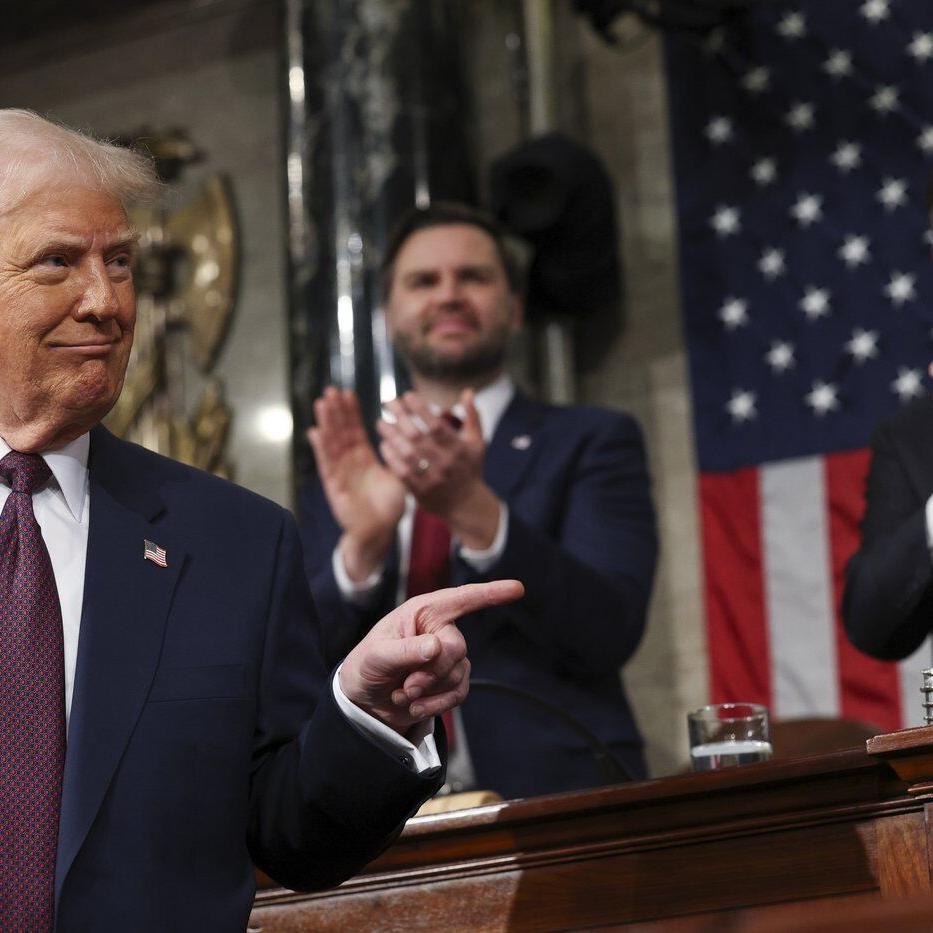 Trump grants auto tariff pause, tariffs on Canada remain after call with Trudeau